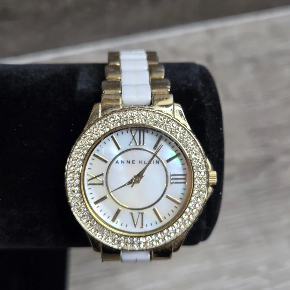 Anne Klein Women's 10/9537MPTTT Mother of Pearl Dial White?Gold Tone Band Watch